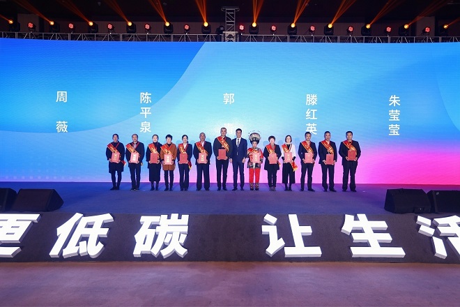 1670922795343490q9qb.jpg 颁奖2.jpg